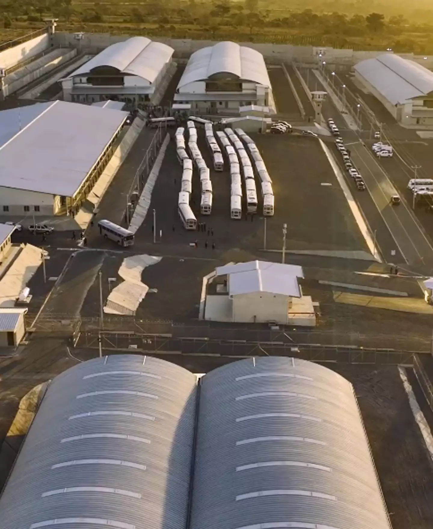 A new prison complex has been opened in El Salvador.