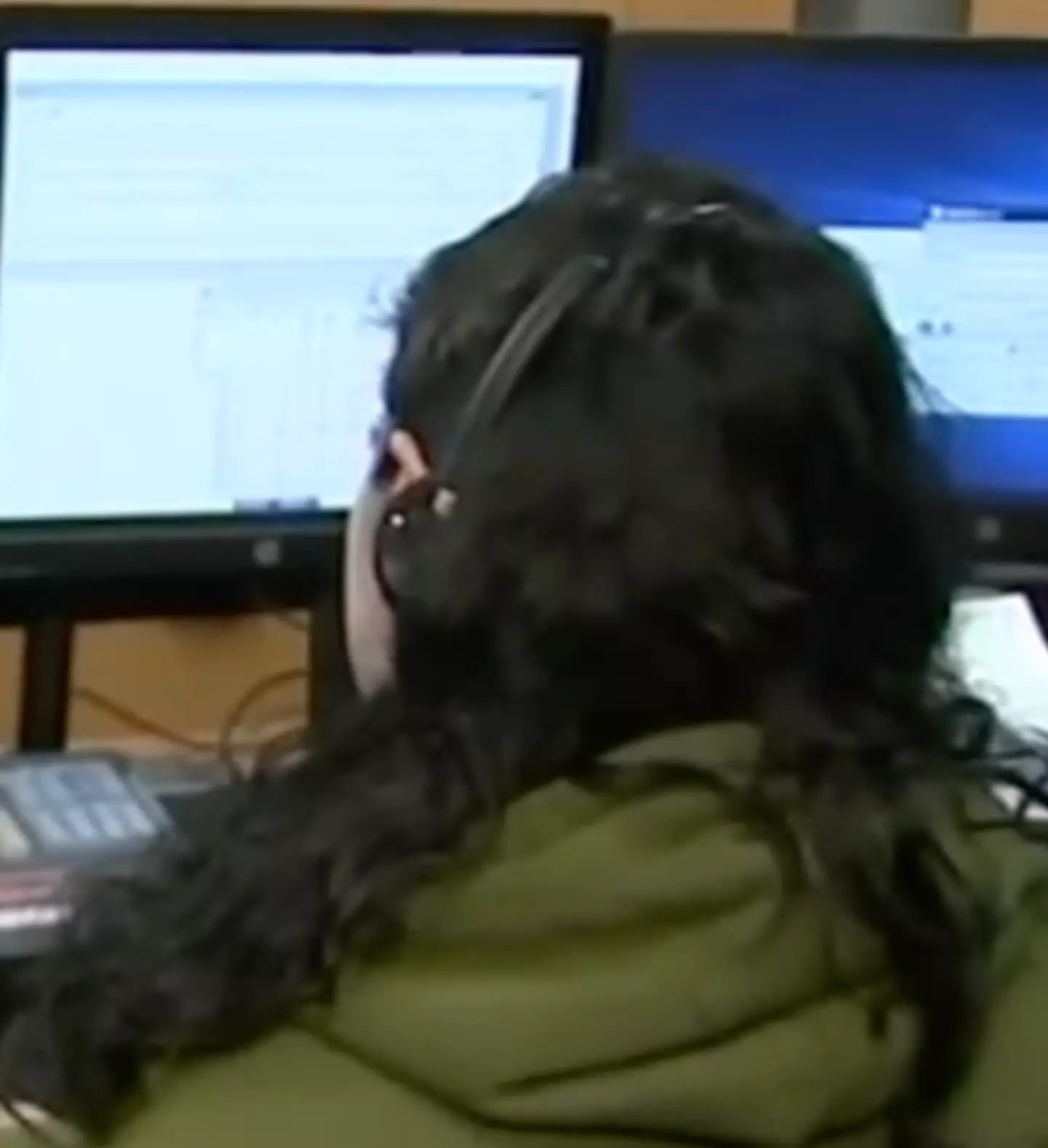 The dispatcher is being praised for saving the victim's life.