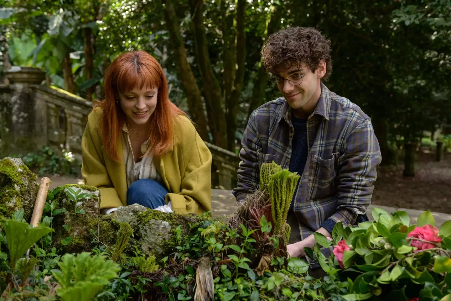 Elmer’s love for Violeta puts his livelihood at risk (Netflix)