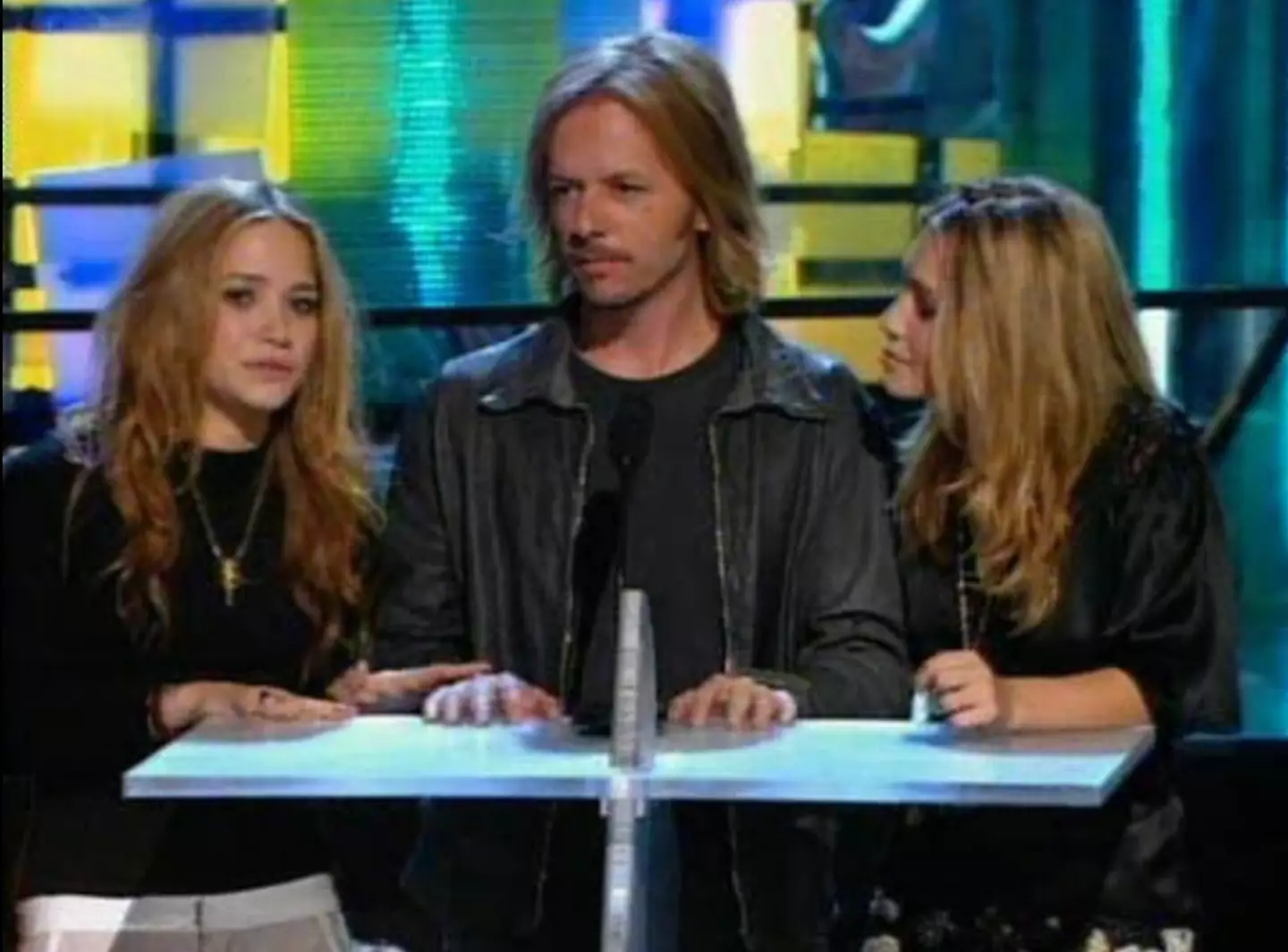 Shortly after, the twins present the MTV award alongside David Spade.
