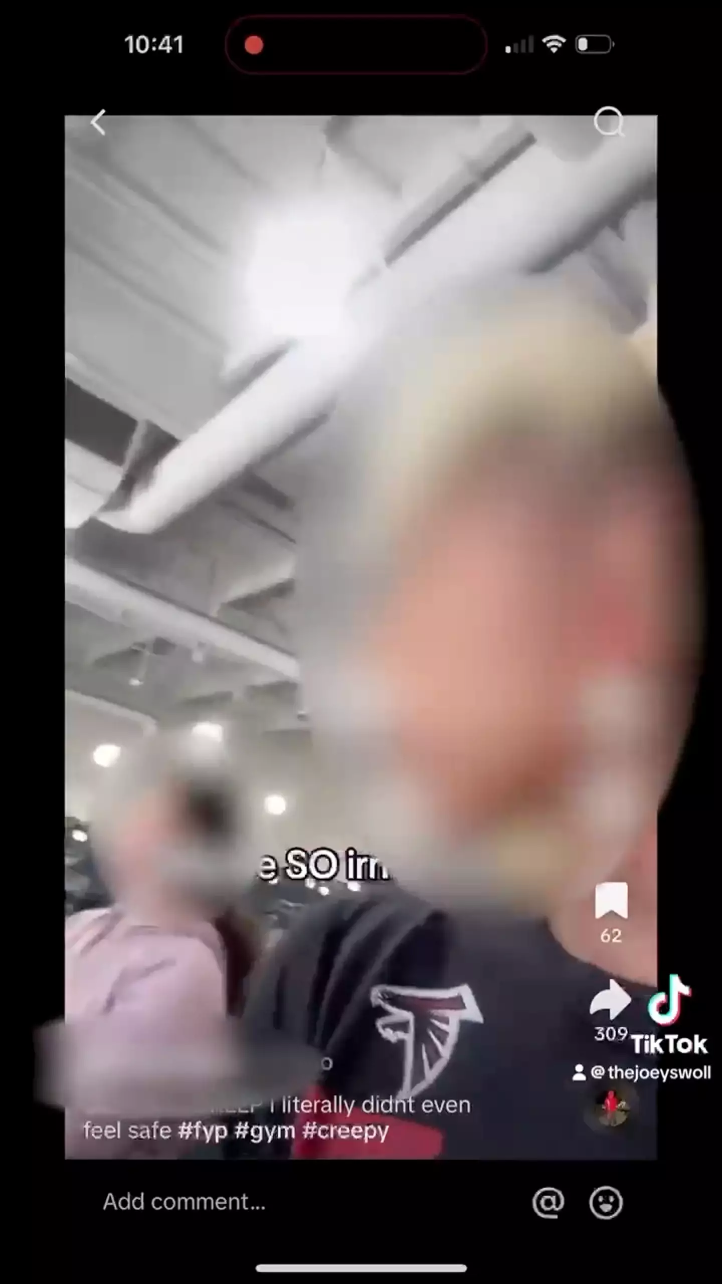 The gymgoer was annoyed the woman used the treadmill next to him (X/@TheJoeySwoll)