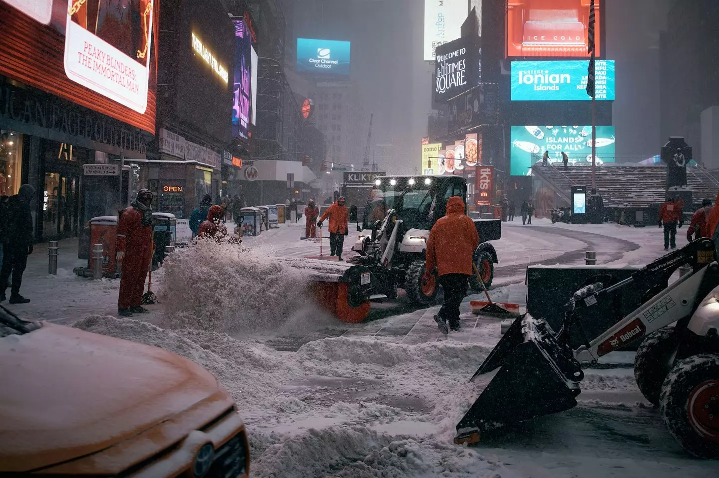 A foot of snow blanketed New York City as Winter Storm Fern spread across the country (Andres Kudacki/Getty Images)