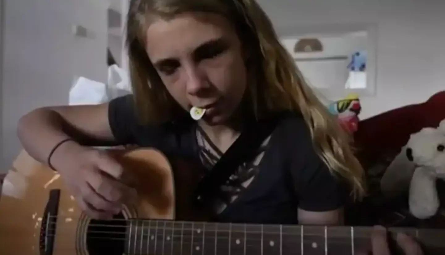Following a drug binge, Kaylee came to the conclusion that she'd die if she didn't tear her eyes out (What's Trending/YouTube)