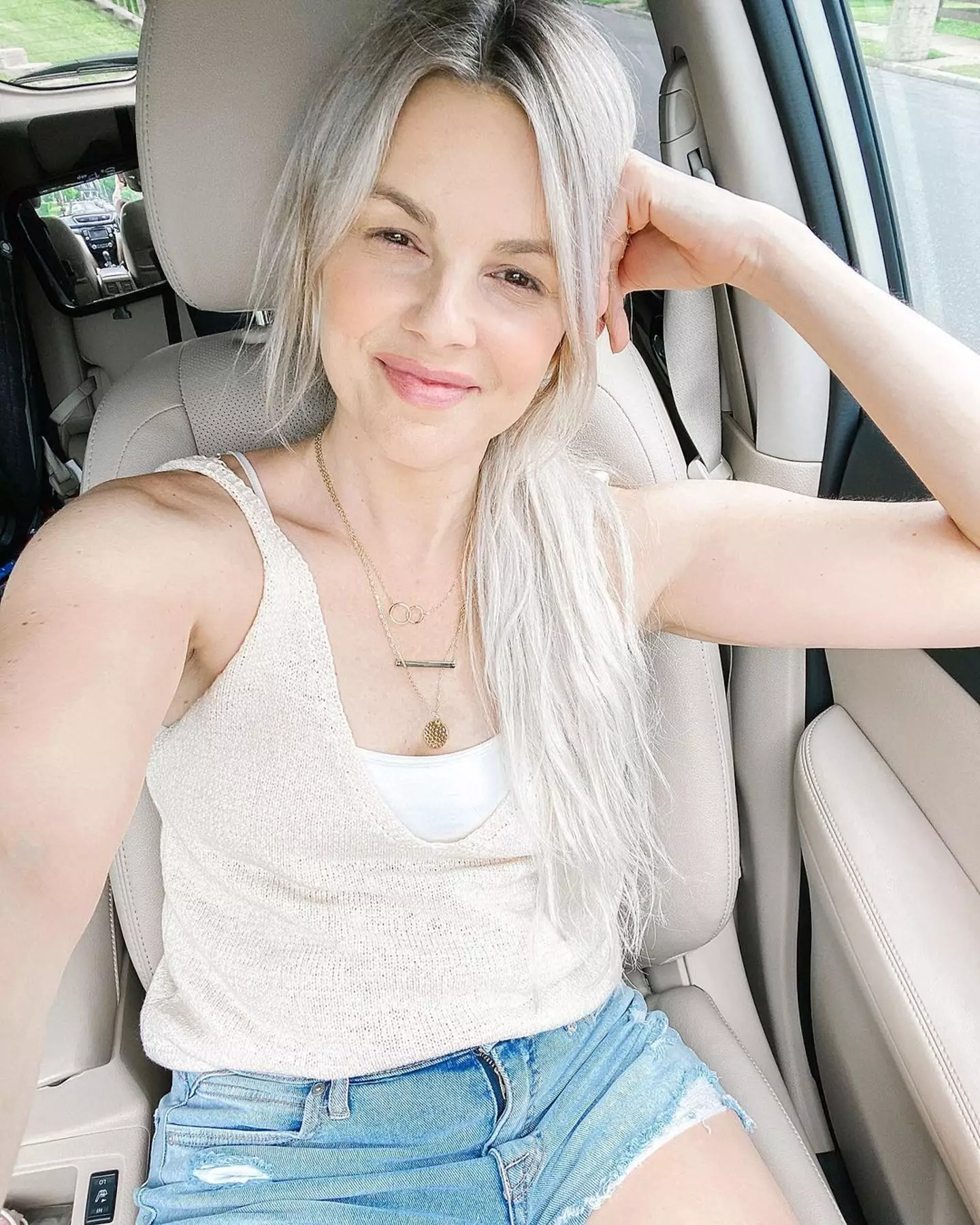 Ali Fedotowsky said that Jake Gyllenhaal once made her cry on the red carpet.