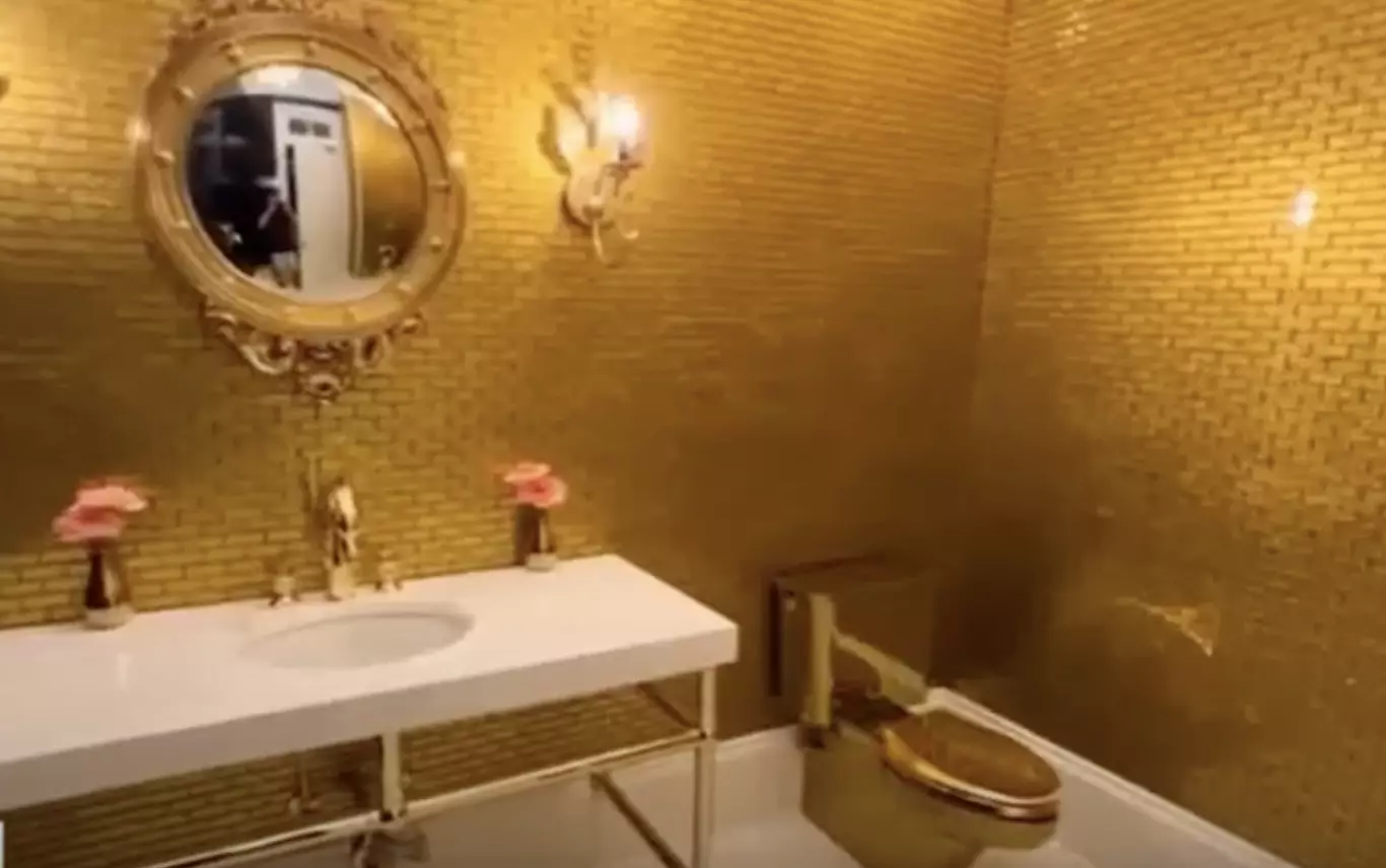 Tucker Carlson called the golden bathroom incredible (Fox News)