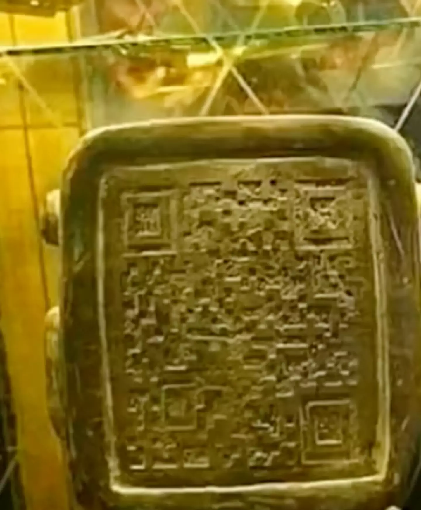 Many people, including us, tried to scan the statue.