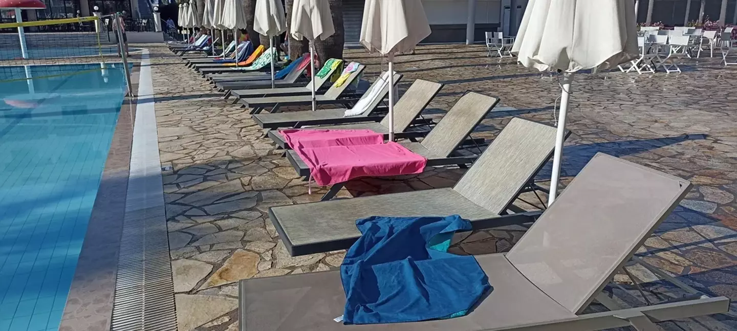 On Reddit one user shared an image showing a whole row of beds taken with towels and stated that it was only 7 A.M. (Krytykx2/Reddit)