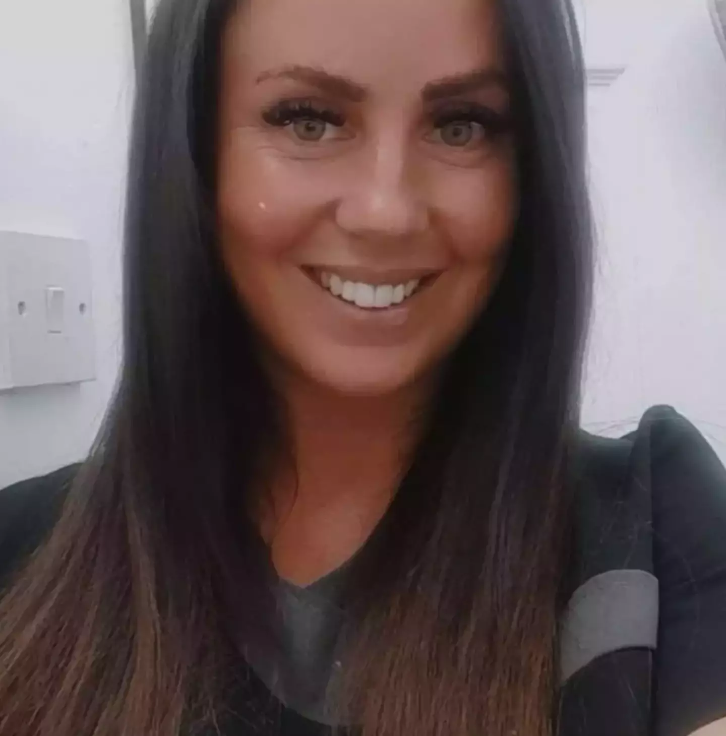 Helen était coincée entre la plate-forme du matelas et la base (Facebook)