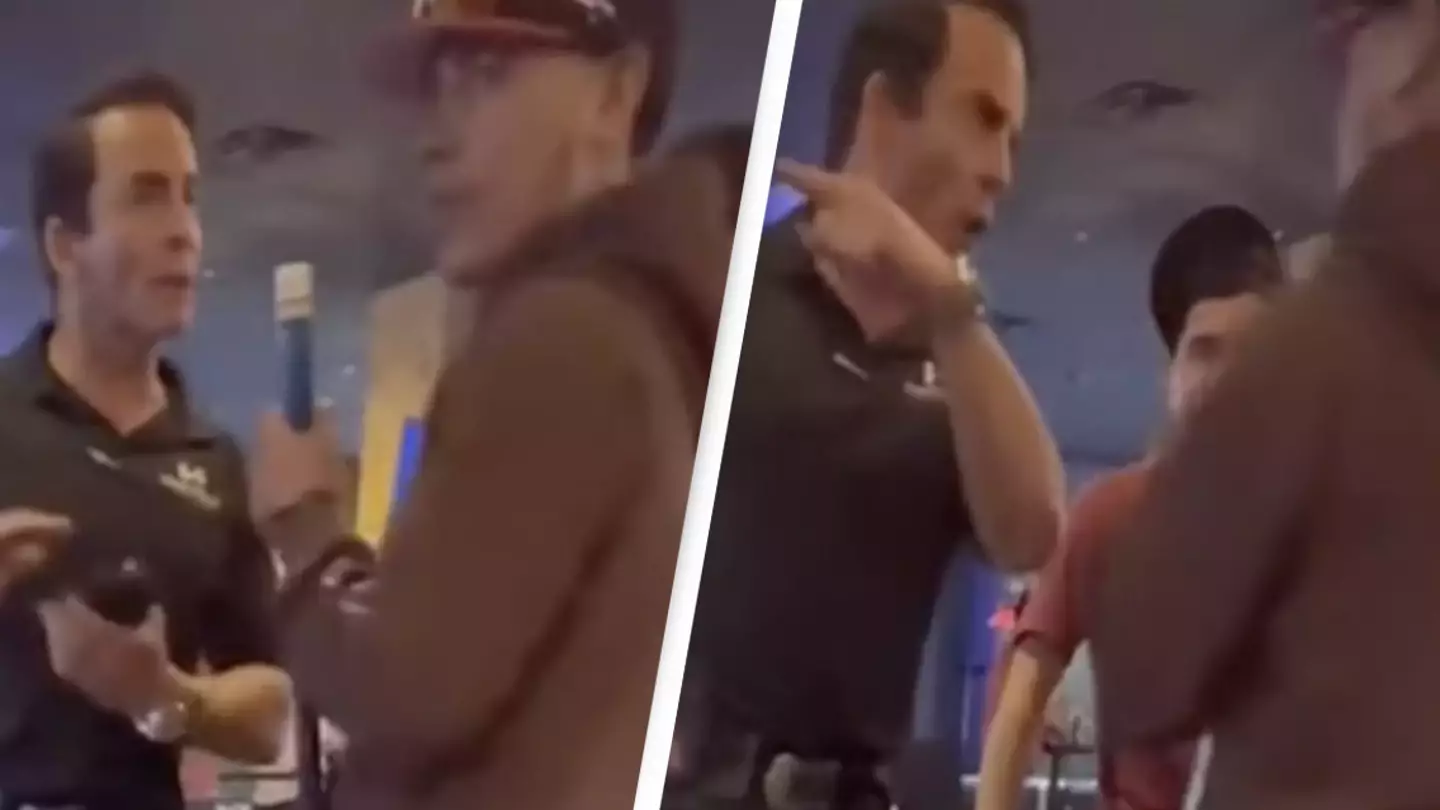Manager refused to let table leave without tipping their waitress and people are divided
