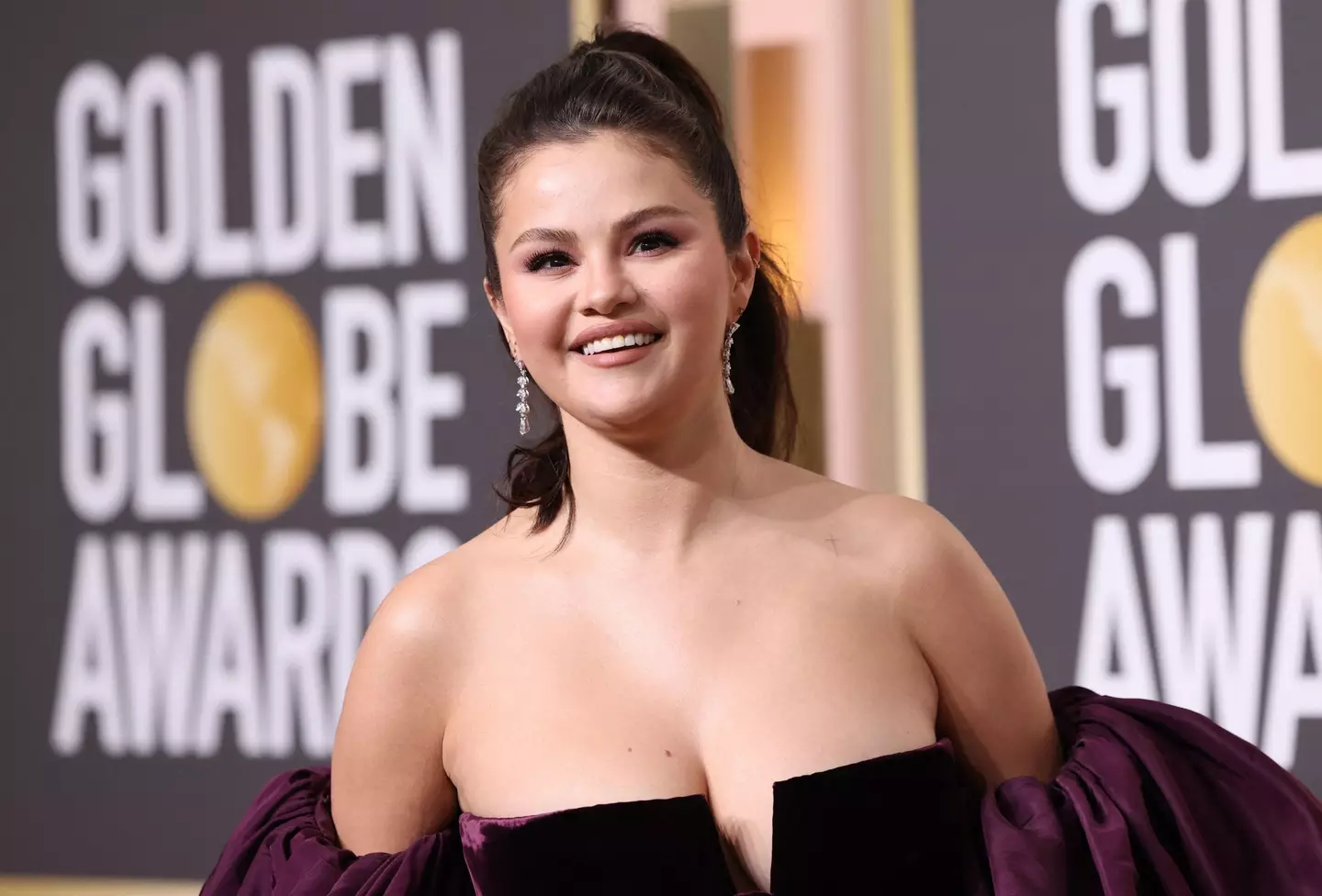 Selena Gomez has admitted that hurtful comments from trolls left her 'crying her eyes out'.