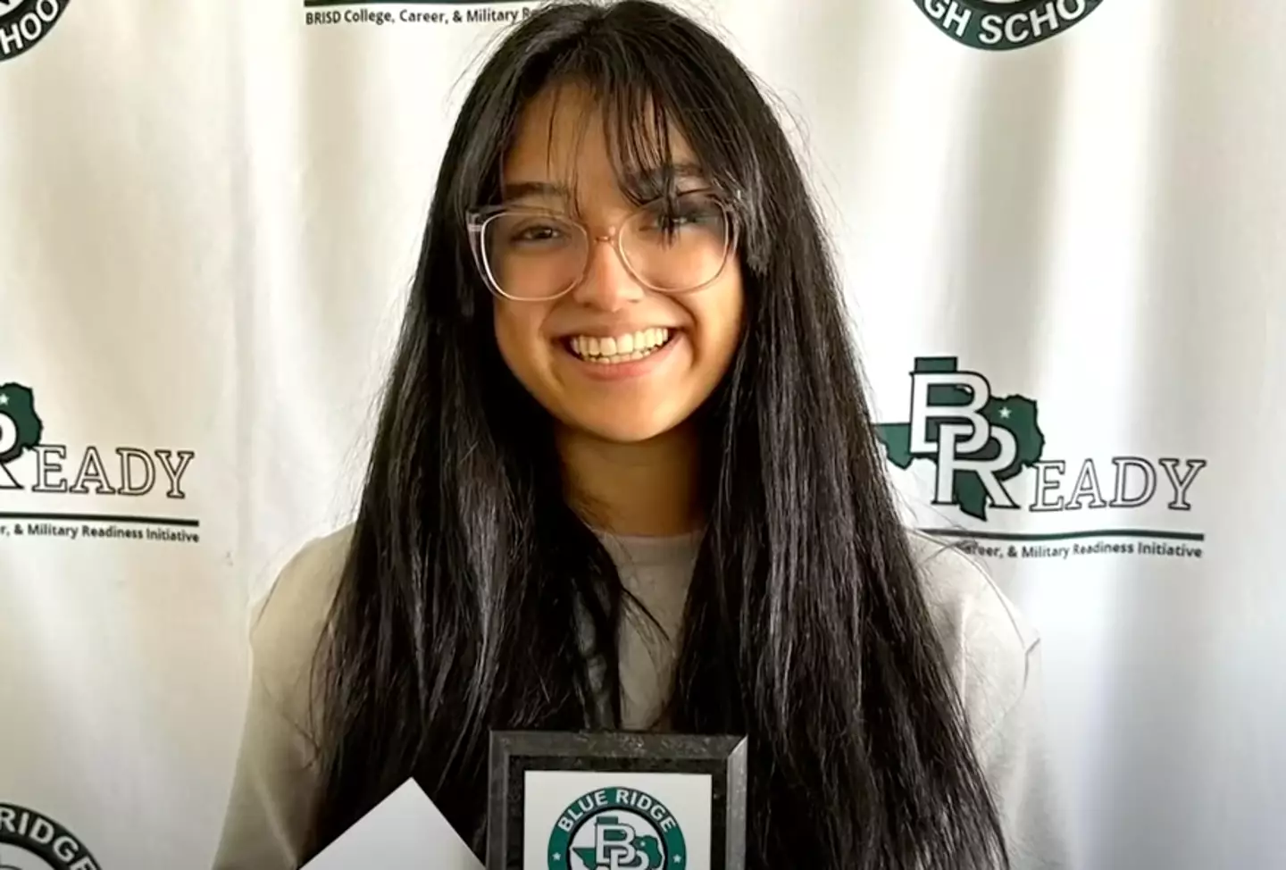 Maya Veliz claims that a 'miscalculation' from her school has stripped her of her valedictorian title.(WFAA)