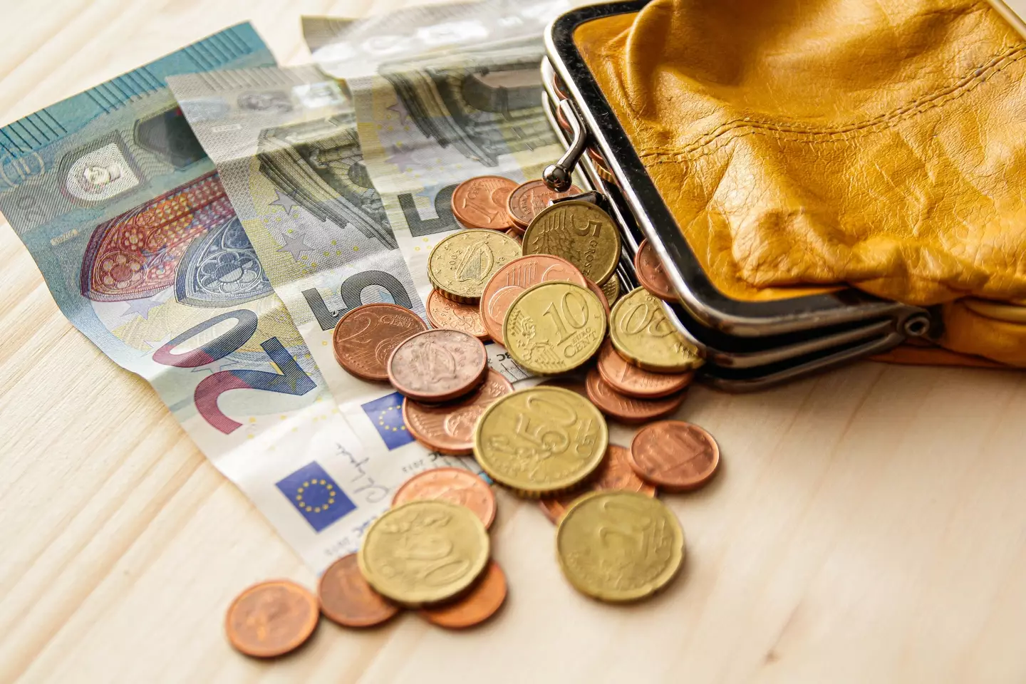 What do you think of the idea of a Universal Basic Income? (Getty Stock Images/ Kinga Krzeminska)