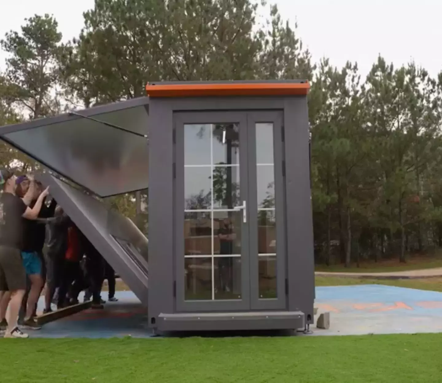 This tiny home costs less than the average American salary (TikTok/@unspeakable_fanytb)