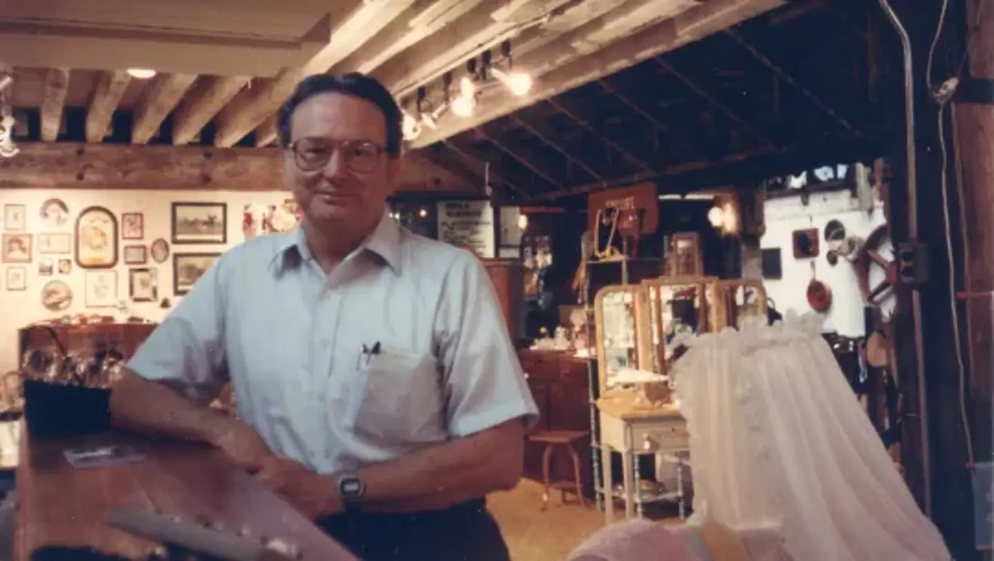 Elzie Monroe McDonald was killed in a plane crash.