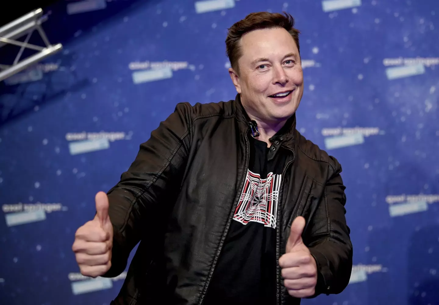 Elon Musk has reached an agreement to buy Twitter.