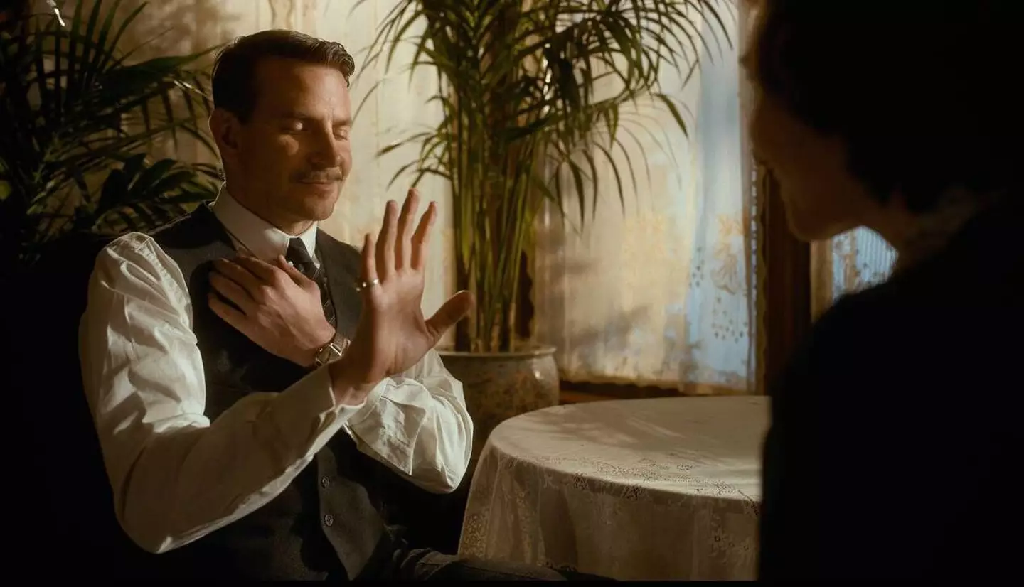 Bradley Cooper in Nightmare Alley (Alamy)