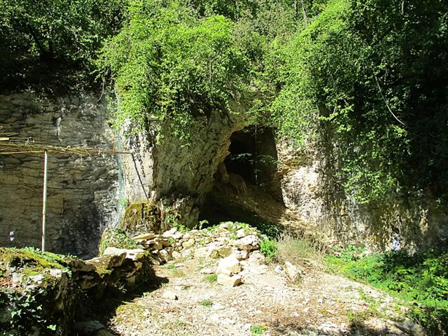 The Grotte du Renne where the bone was found.