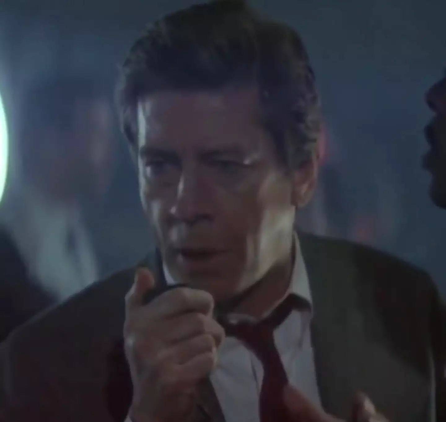 Paul Gleason played police chief Dwayne T. Robinson in the 1988 movie.