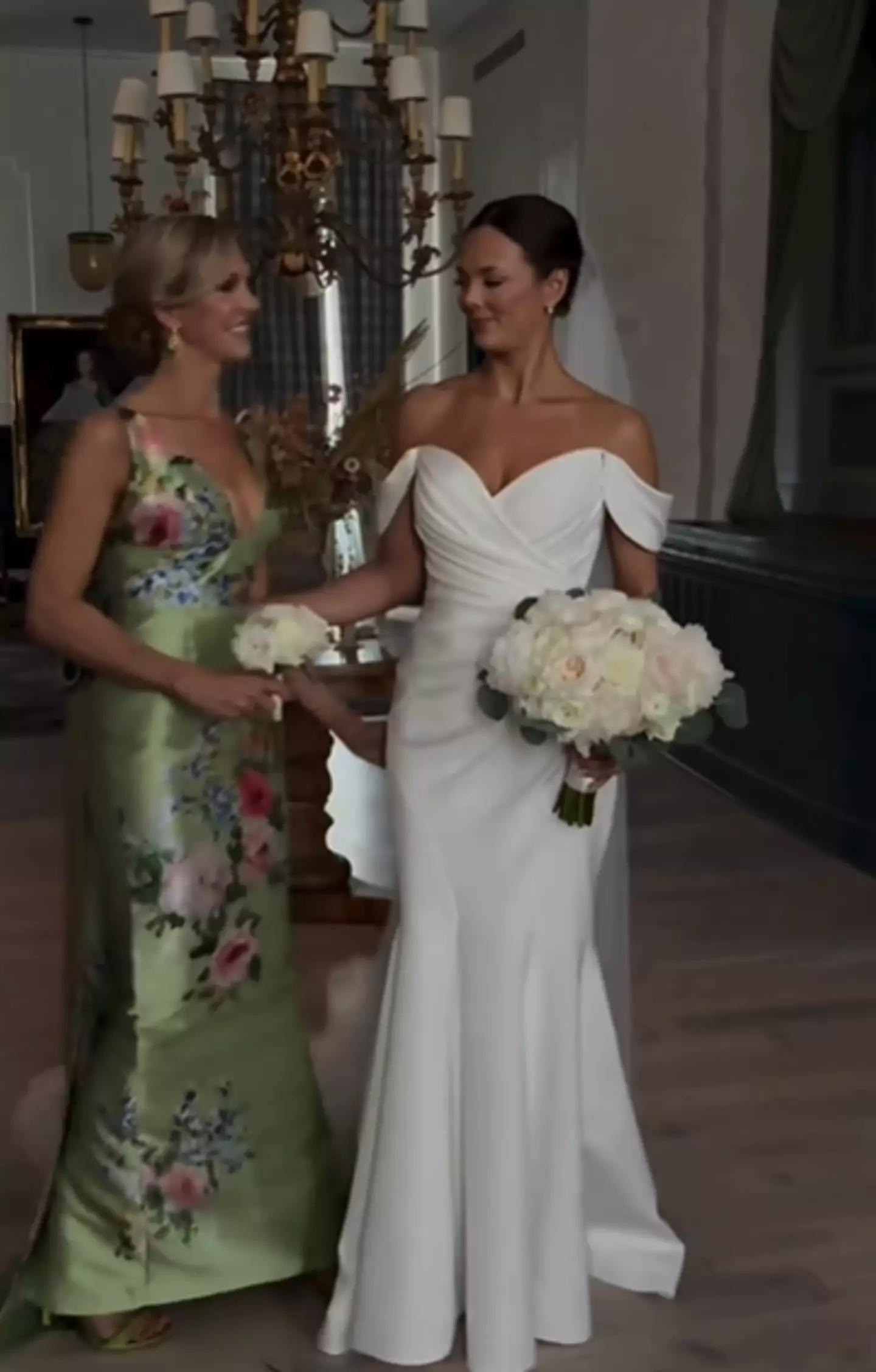 It turns out that the bride picked it out for her! Instagram/ @capturedbychloe.co