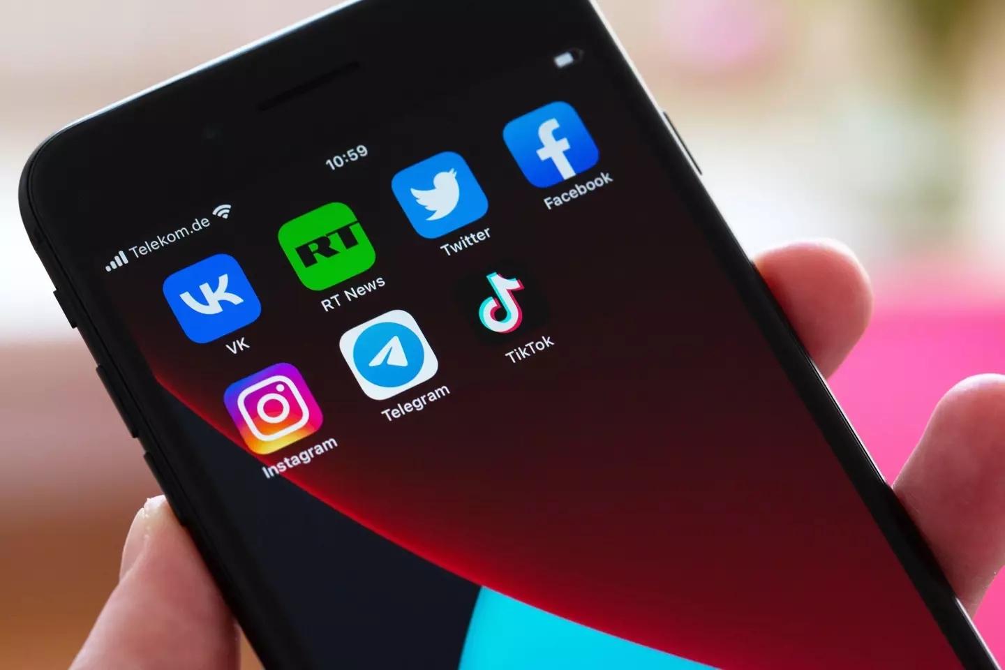 Social media apps in Russia (Alamy)
