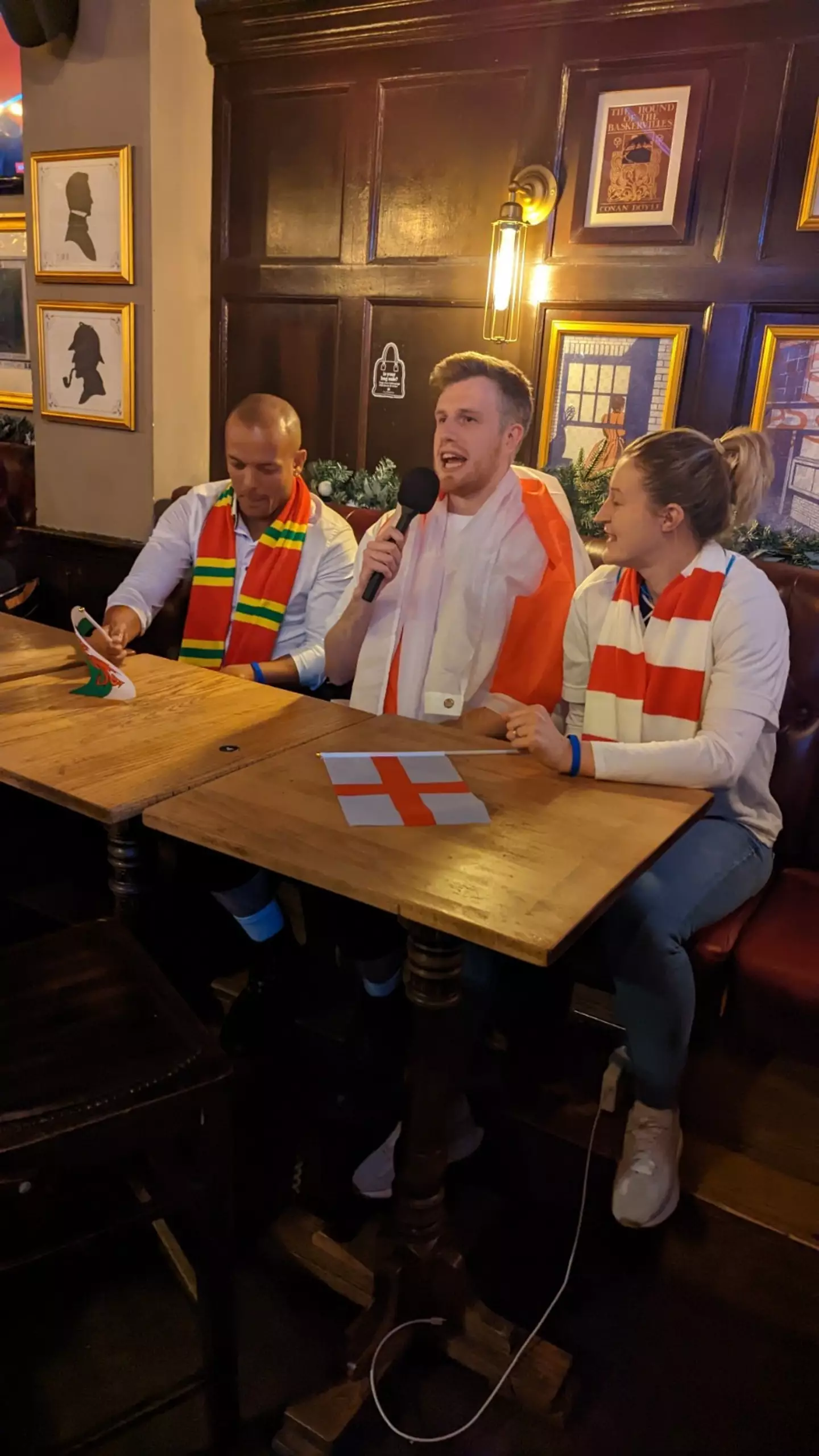 Ellen White and Robert Earnshaw answering questions