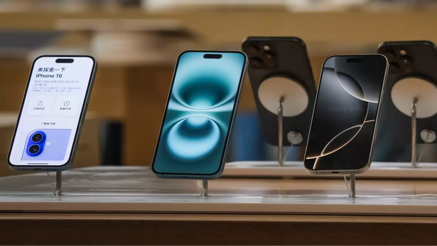 Apple issues $900,000,000 tariff warning to customers amid impact of Trump’s trade war