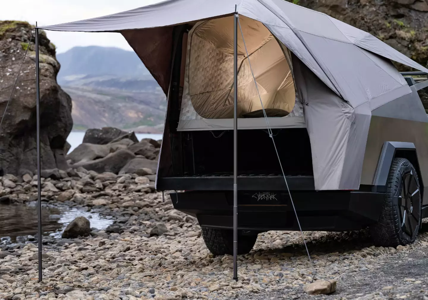 Reckon it's worthy $3,000?