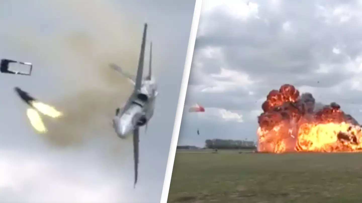 Shocking footage of fighter jet pilot ejecting two seconds before disaster at airshow