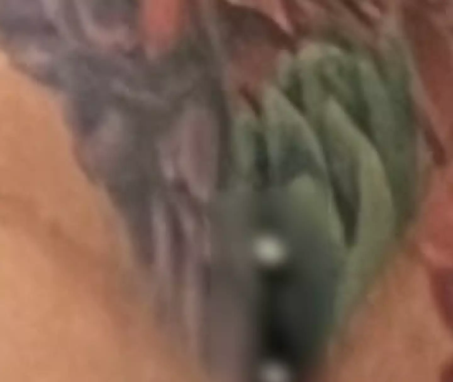 People were shocked to shocked to see the rapper's new piece (Twitter/@iamcardib)