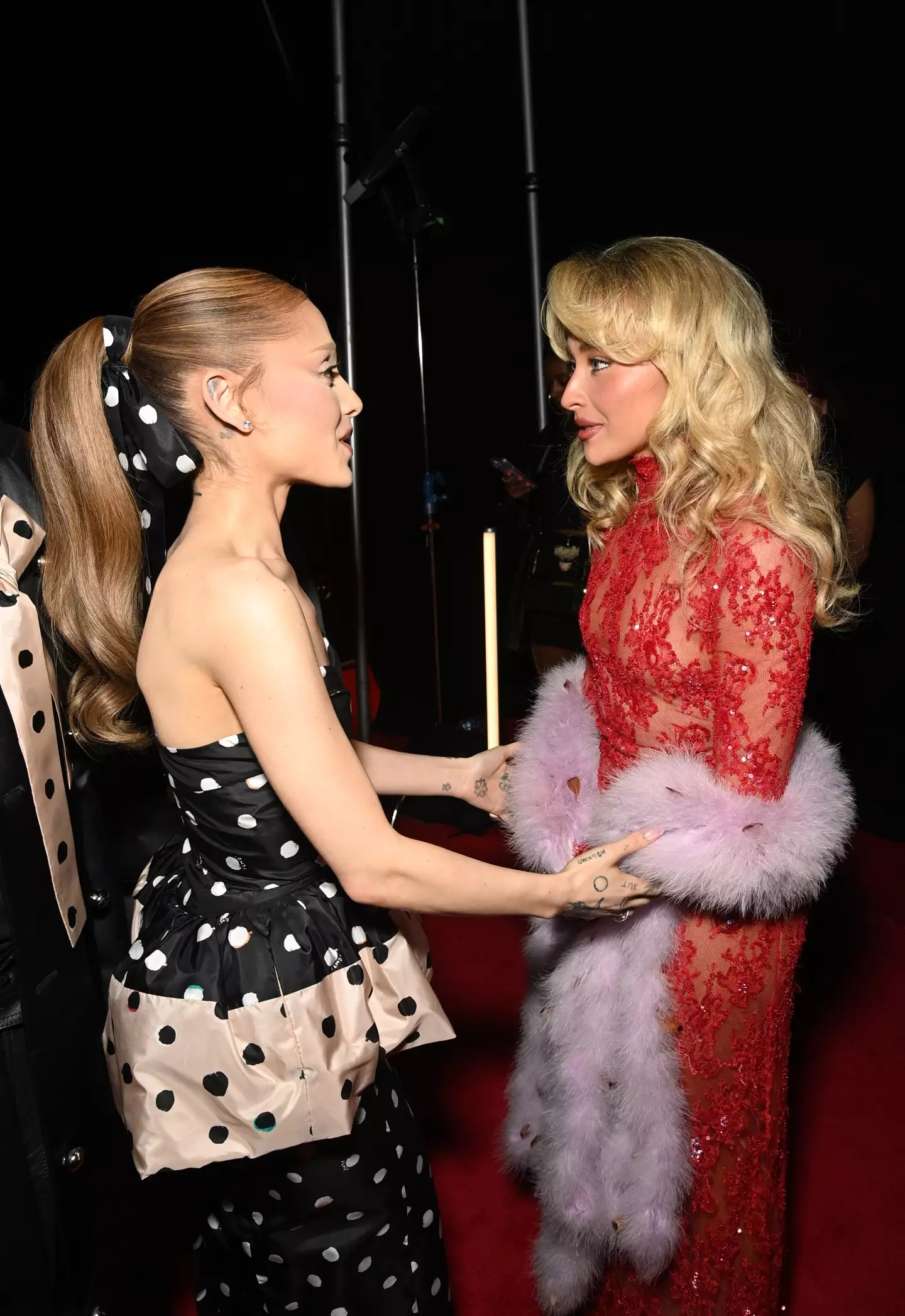 Grande and Carpenter spoke backstage (Bryan Bedder/Getty Images for MTV)
