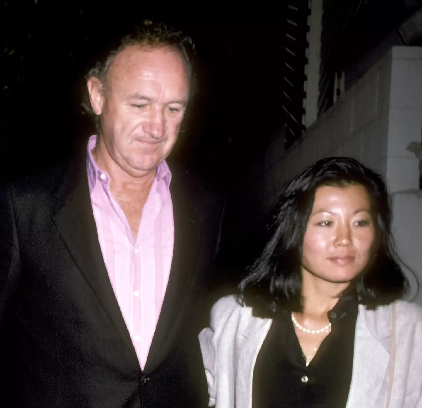 Gene Hackman and Betsy Arakawa pictured in 1986 (Ron Galella/Ron Galella Collection via Getty Images)