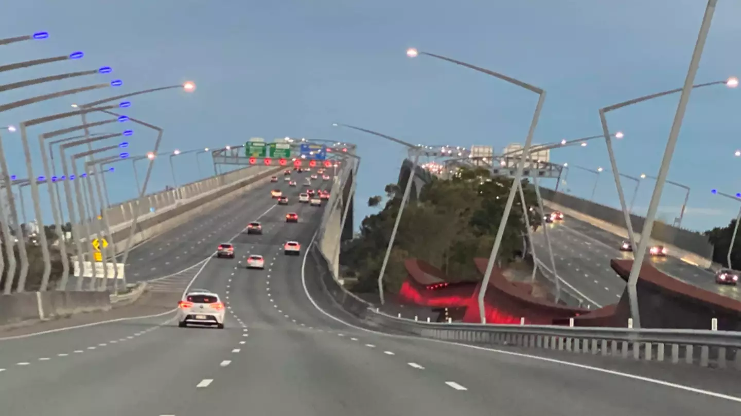World is terrified by single picture of Australia's Gateway Bridge