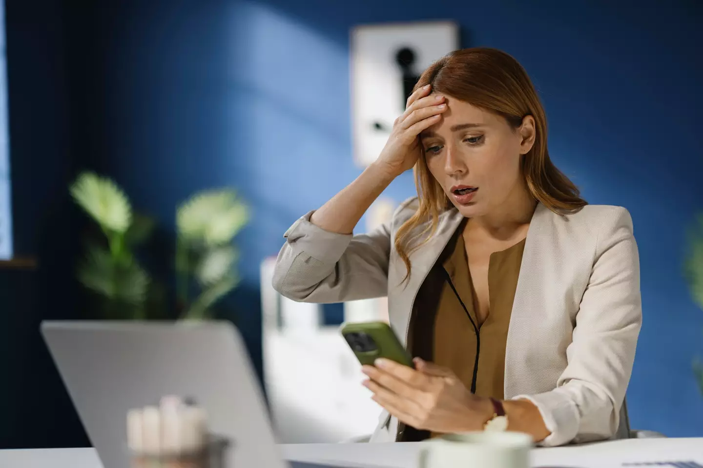 Sending the wrong text to the wrong person is another red flag (Getty Stock)