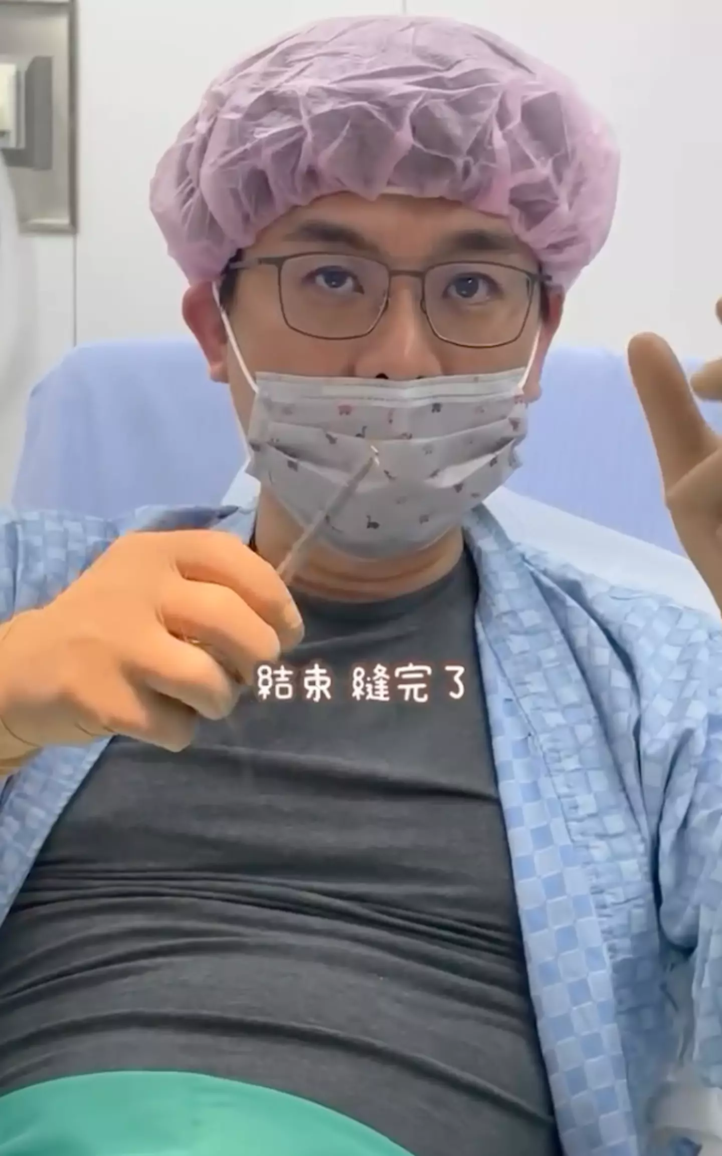 The doctor conducted the surgery on himself (Instagram/@docchen3)