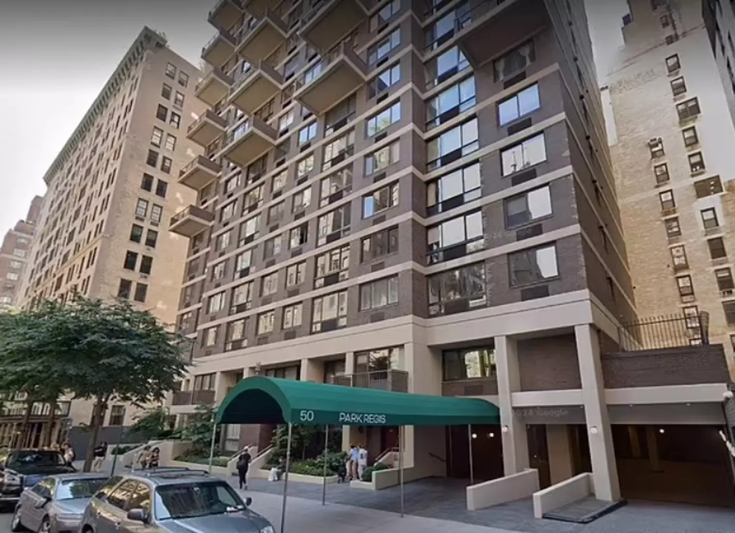 The woman jumped from the 28th floor (Google Maps)