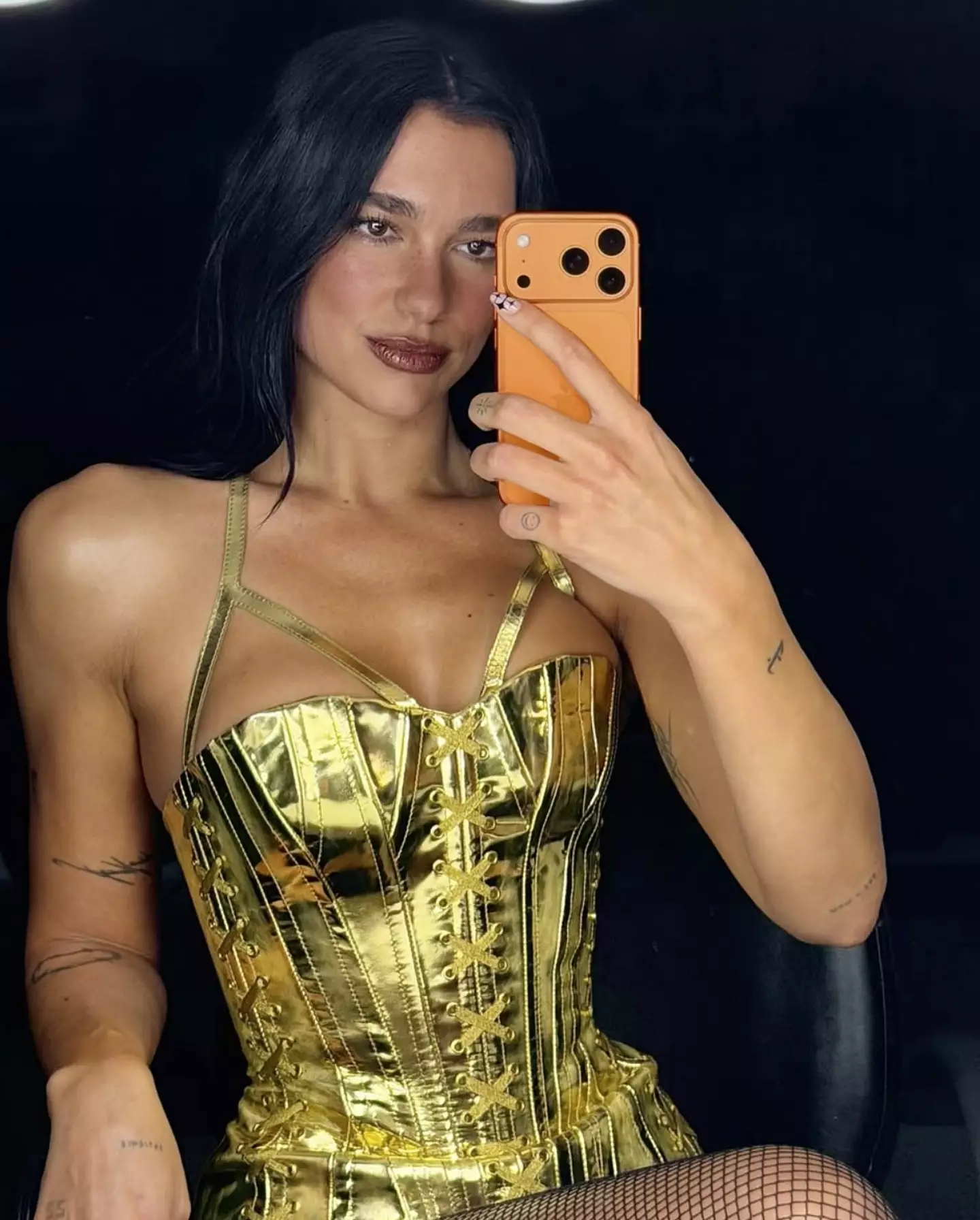 Dua Lipa has got her hands on an iPhone 17 already (instagram/Apple)