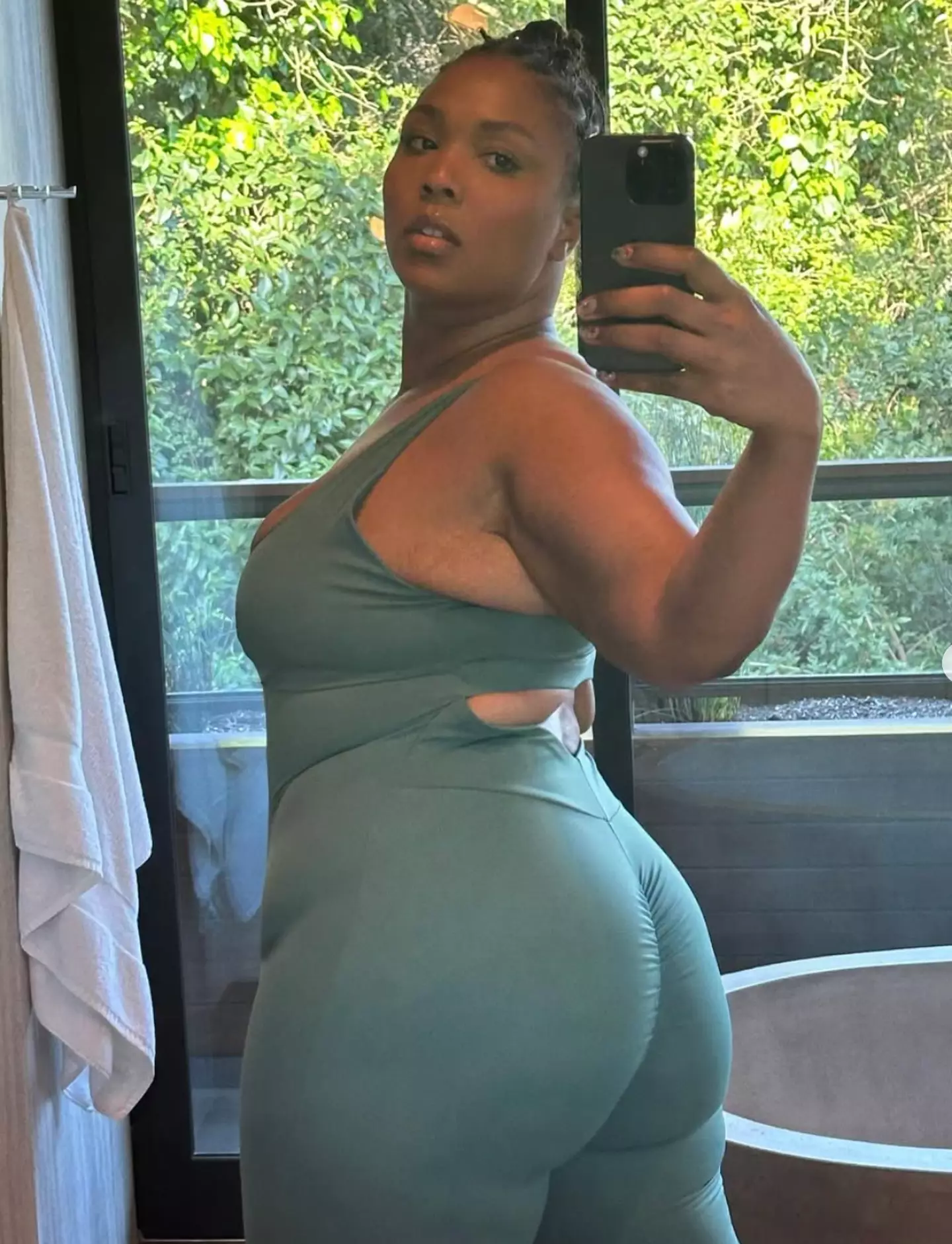 Lizzo has been showcasing her weight loss on social media (lizzobeeating/Instagram)