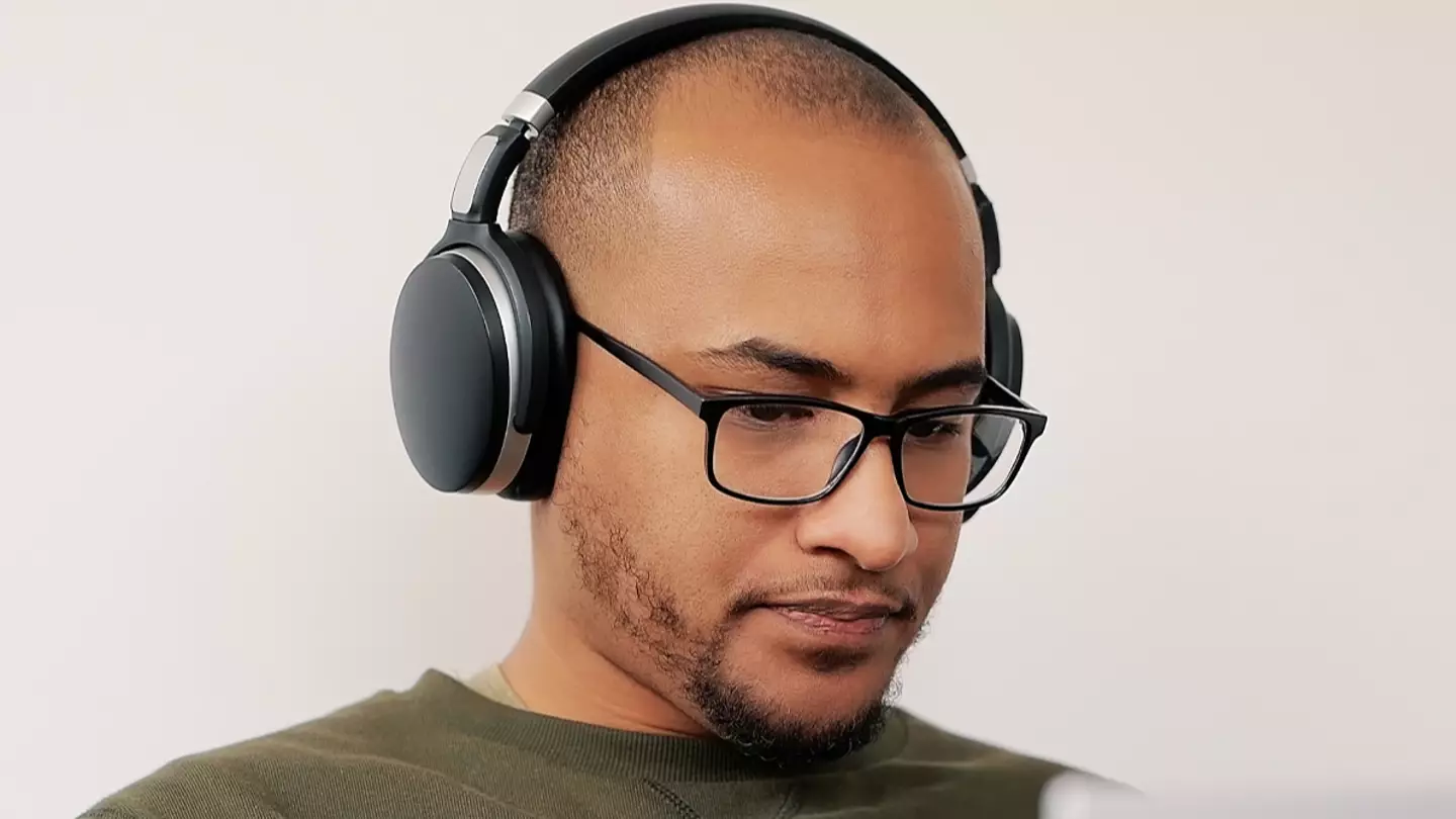 Health experts warn noise-canceling headphones could be linked to this specific brain condition