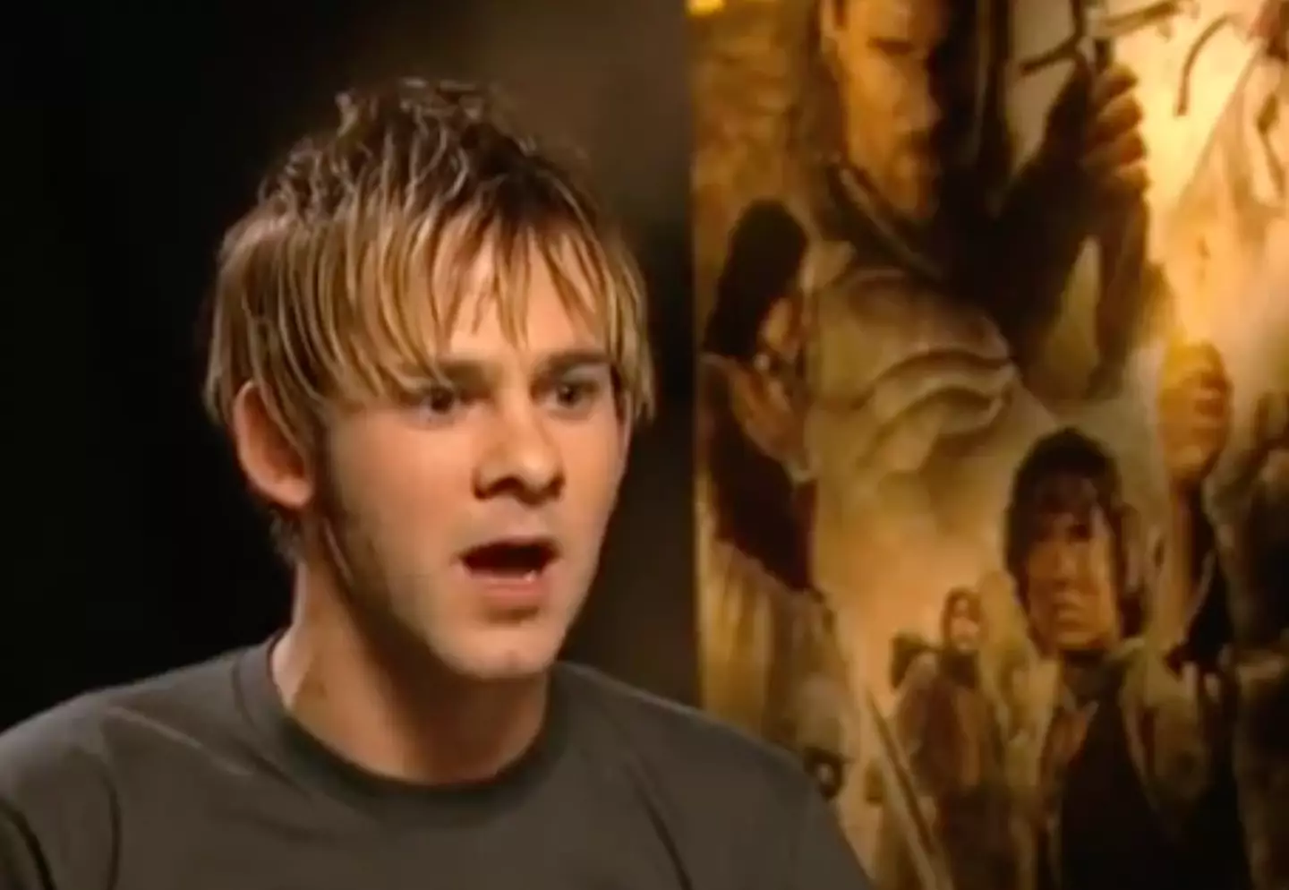 Dominic Monaghan pretend to be a reporter during the skit.