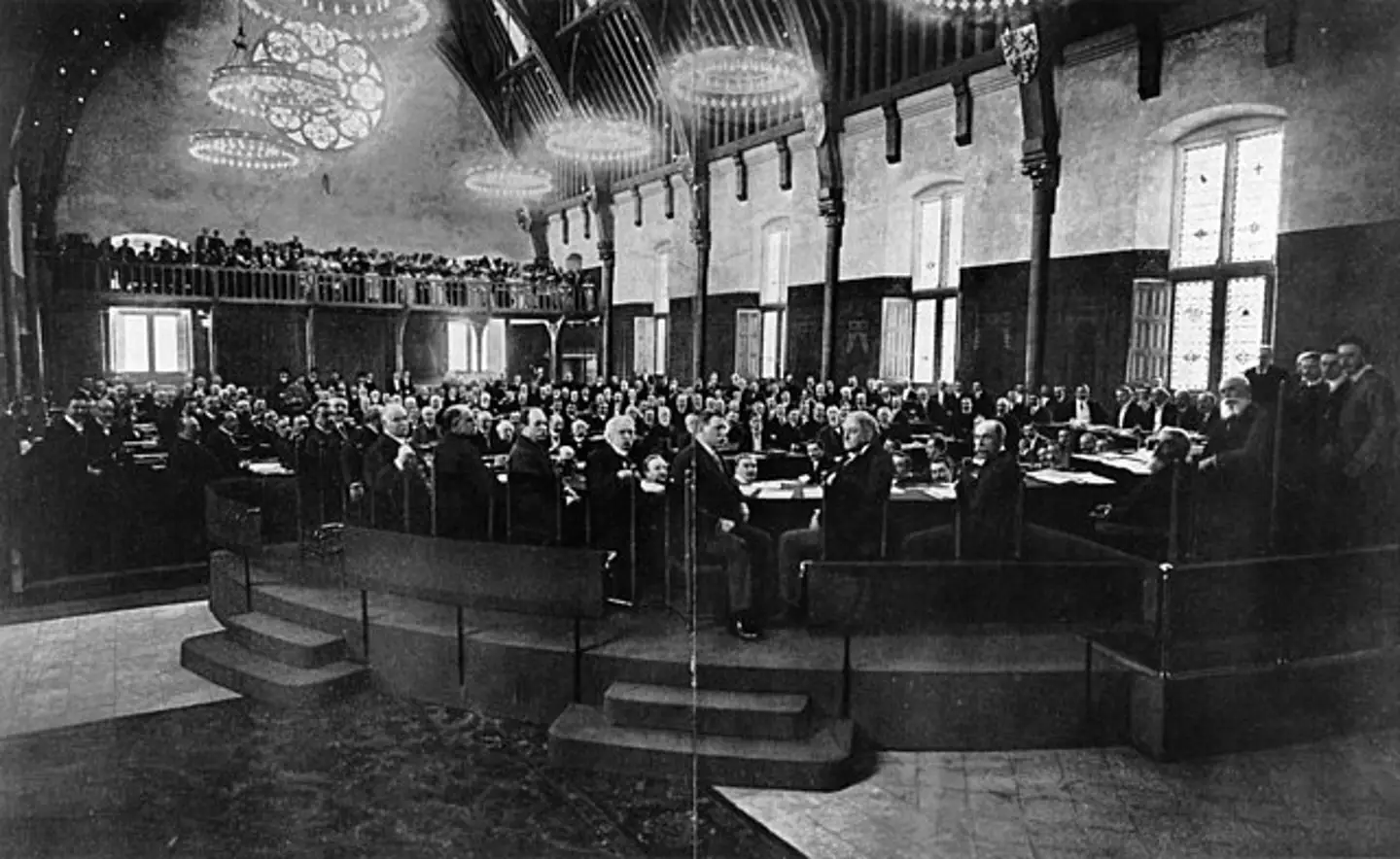 Picture taken during the Second Peace Conference at The Hague in 1907. (Wikipedia/Creative Commons CC BY-SA 3.0)