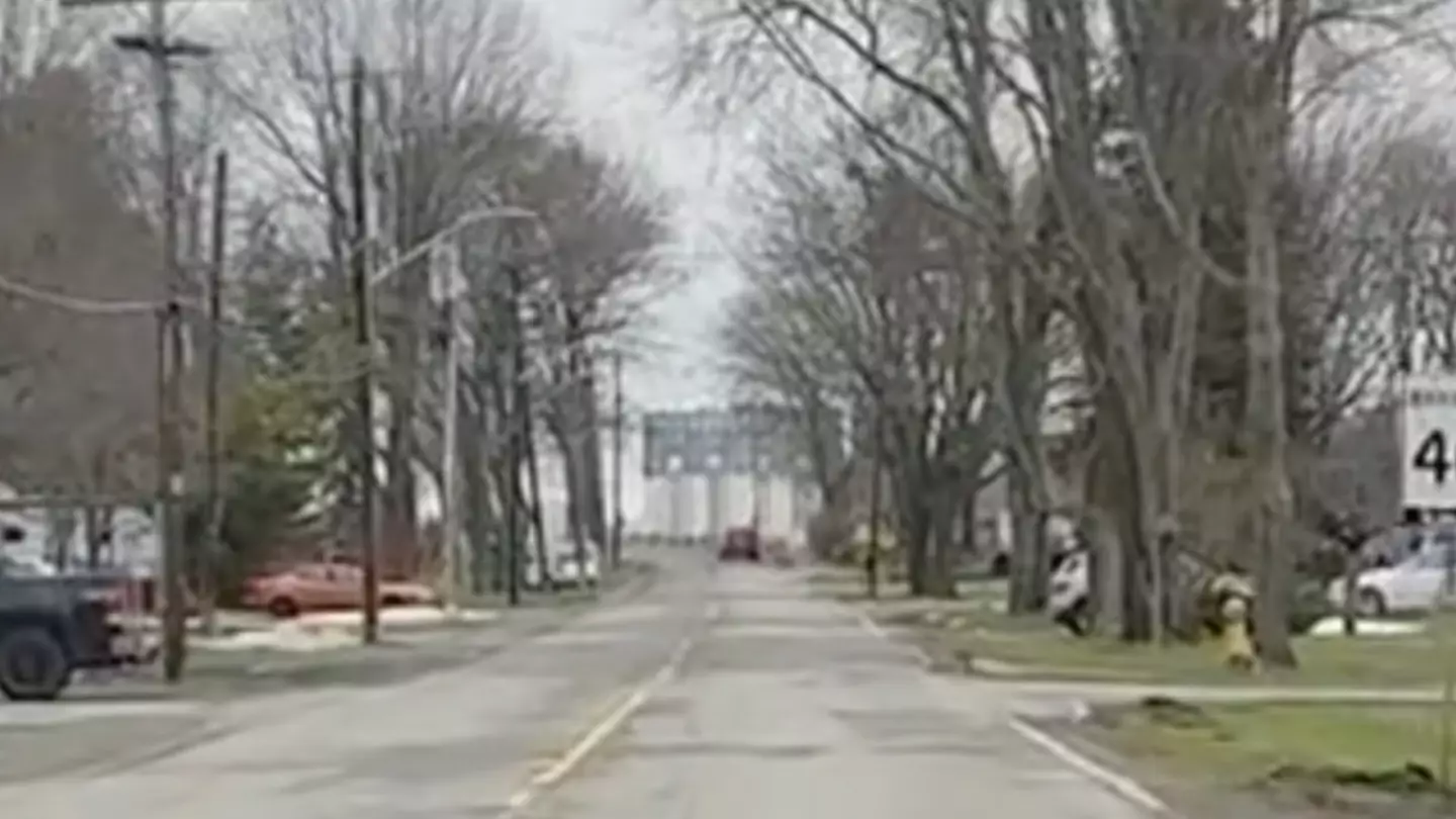 People convinced they’ve found ‘glitch in the Matrix’ as shrinking mill footage goes viral