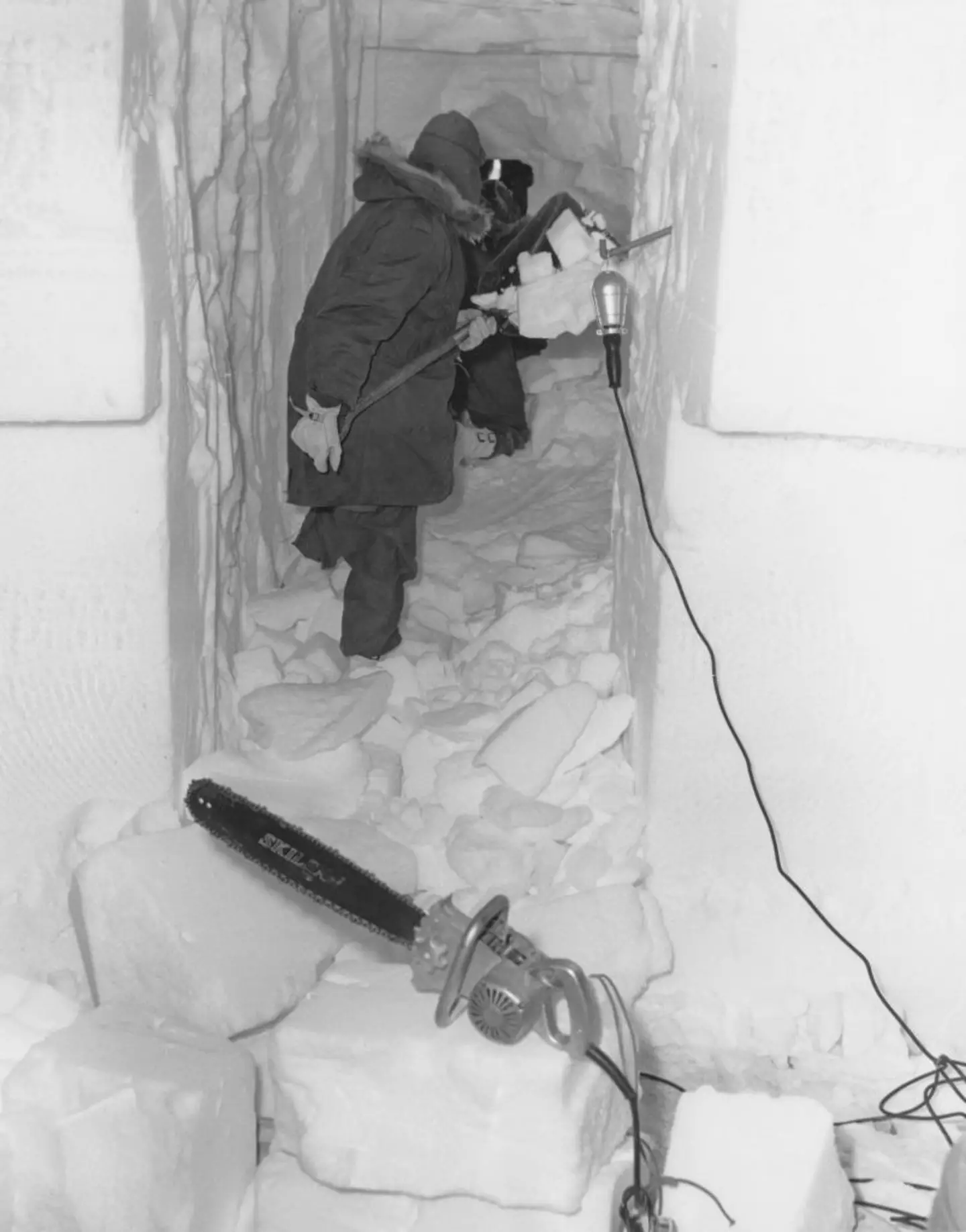 Soldiers cutting tunnels into the ice during construction of Camp Century (US Army/Pictorial Parade/Archive Photos/Getty Images)