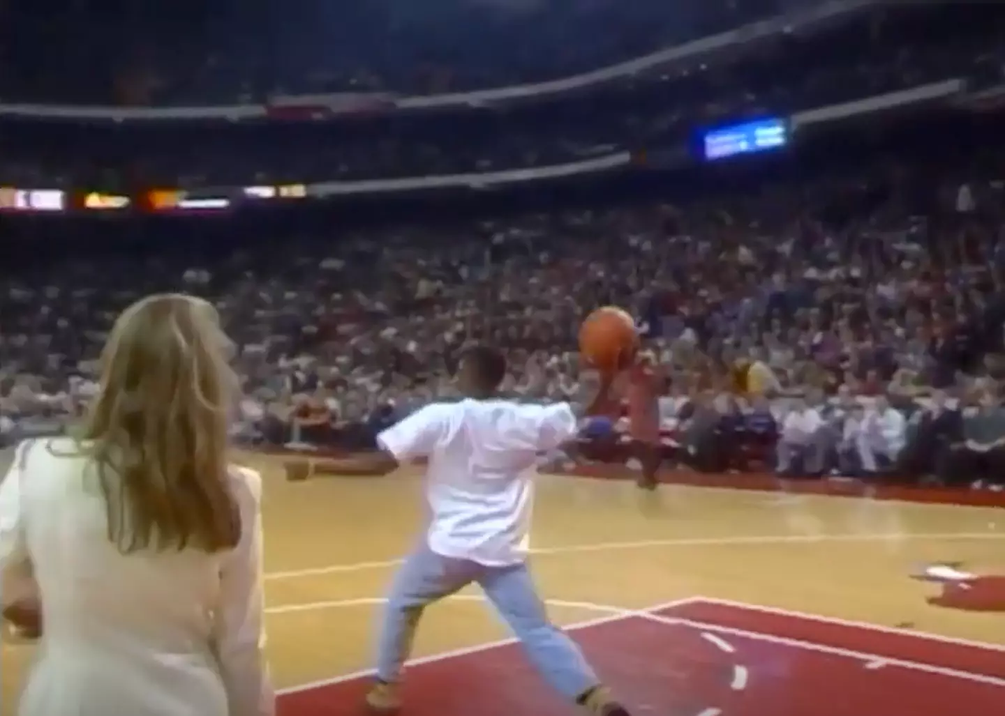Don Calhoun made the impossible shot (NBA)