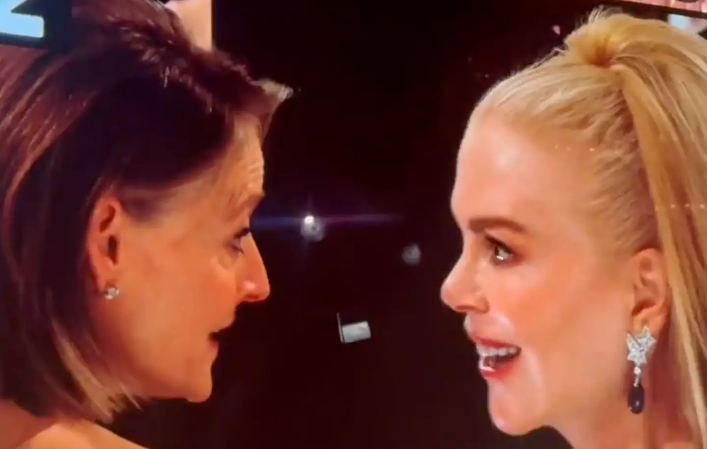 It's giving girls bathroom energy (Twitter/ @kylebuchanan)