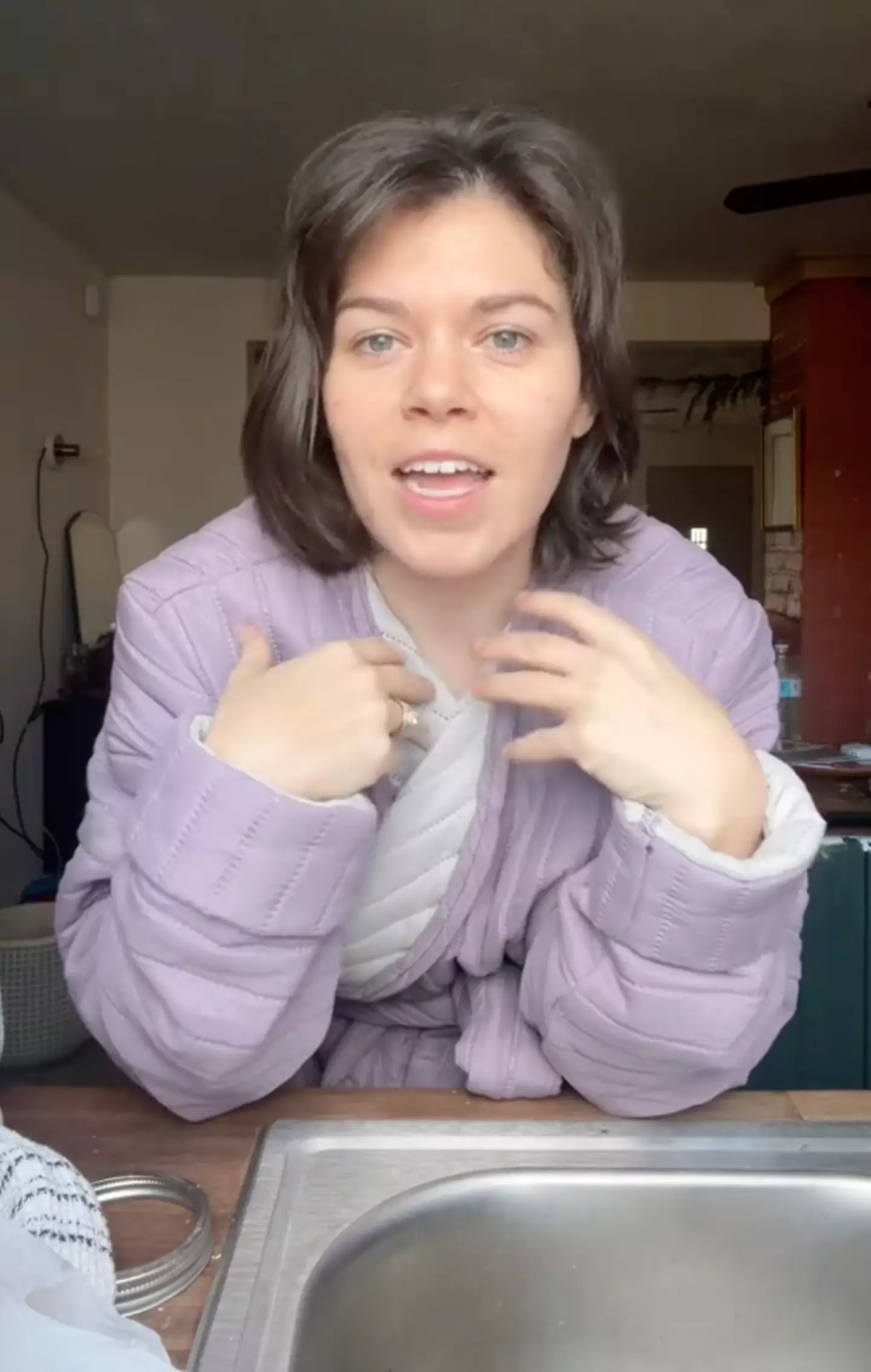 Waitress Savannah explained her situation.