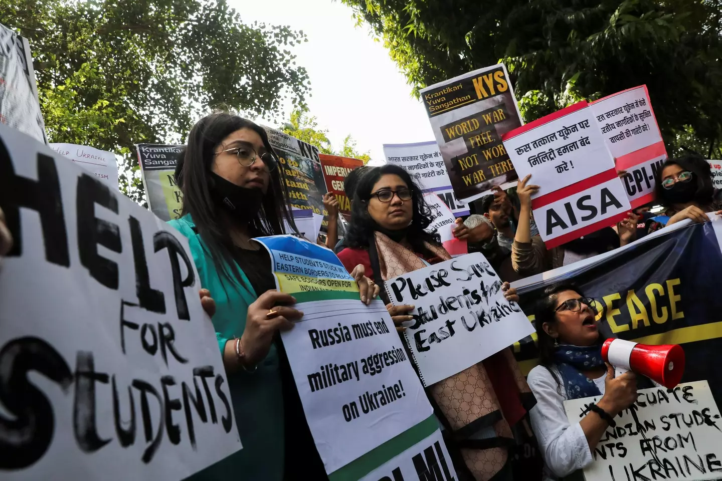 Indian protesters ask for help for students (Alamy)
