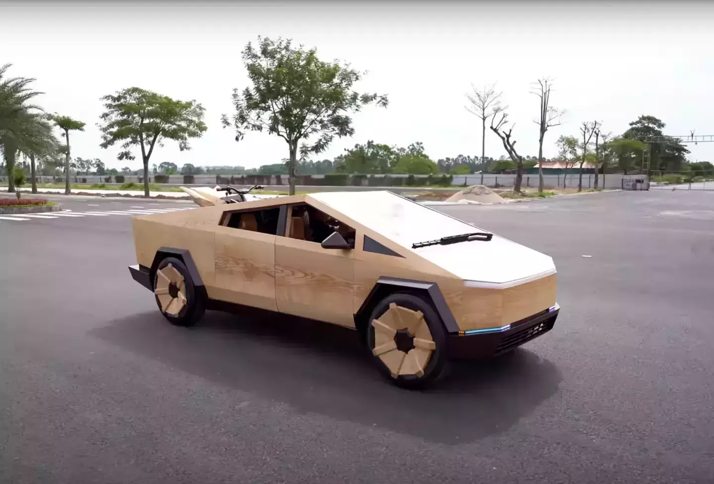 One man has had the bright idea of building a working Cybertruck out of wood (YouTube / ND-WoodArt)