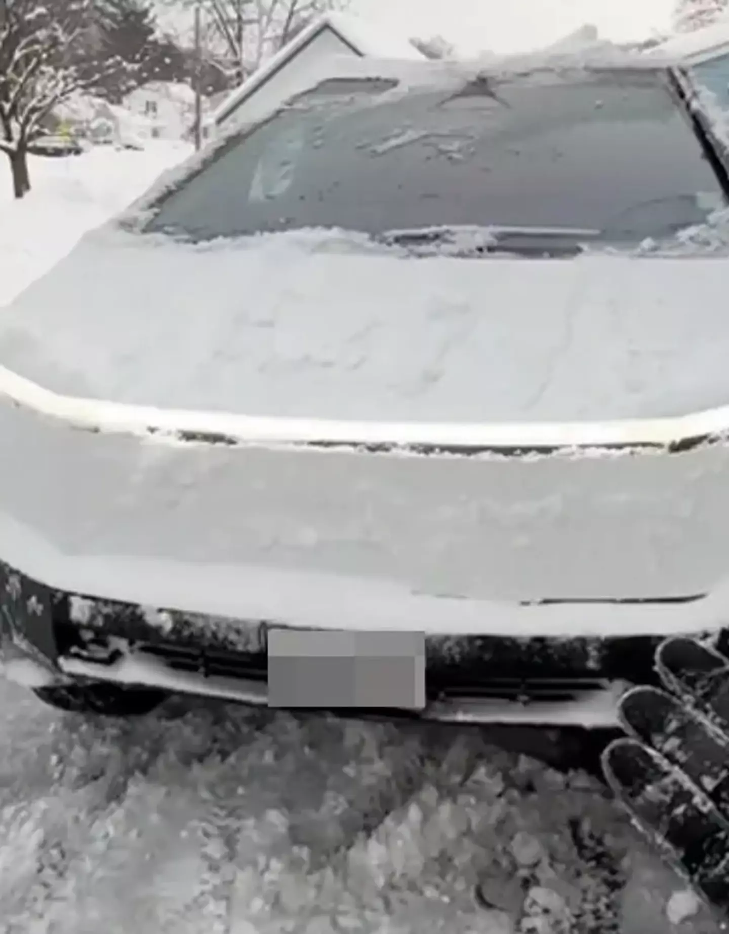 The Cybertruck owner spotted a potential 'major flaw' (TikTok/jf.okay)