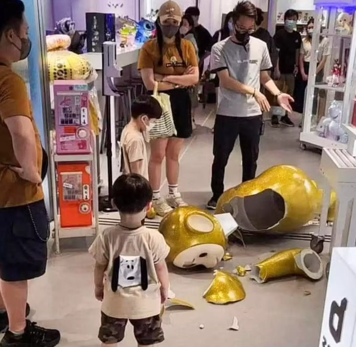 A toy shop in Hong Kong has apologised to the family after claiming their son knocked over a Teletubbies sculpture.