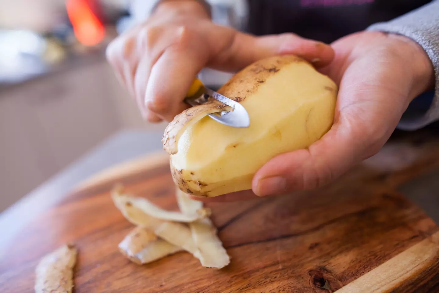 Of course you know how to use a vegetable peeler. (Capelle.r /Getty)